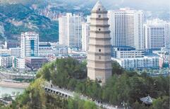 1935年10月,中央红军经过二万五千里长征胜利抵达陕北,陕北自此成为中共中央的“落脚点”,也成为建立抗日民族统一战线、赢得抗日战争胜利、进而夺取人民解放战争胜利的“出发点”。十三载峥嵘岁月,孕育了永放光芒的延安精神。