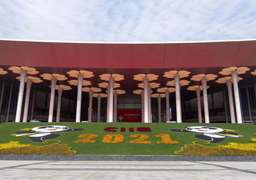 作为全球共享的国际公共产品,进博会为世界经济复苏和增长提供新机遇,为共建开放型世界经济汇聚力量。