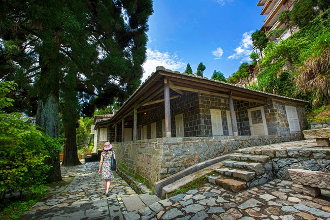 鼓岭位于福州东郊,因其优美的风景和宜人的气候,很早就成为避暑胜地。对大多数中国人来说,“鼓岭”是个陌生的地名,但说起“鼓岭故事”,许多人并不陌生。