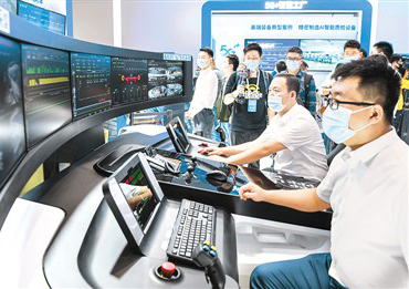 借助5G网络的大宽带、低延时等优势确保海量数据高速传输,5G与工业互联网的融合正在加速我国新型工业化进程,为中国经济发展注入新动能。